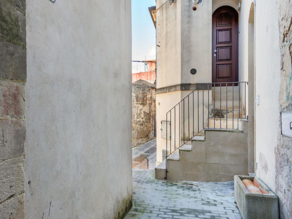 Vintage Holiday Home In Ragusa Ibla With Balcony Esterno foto